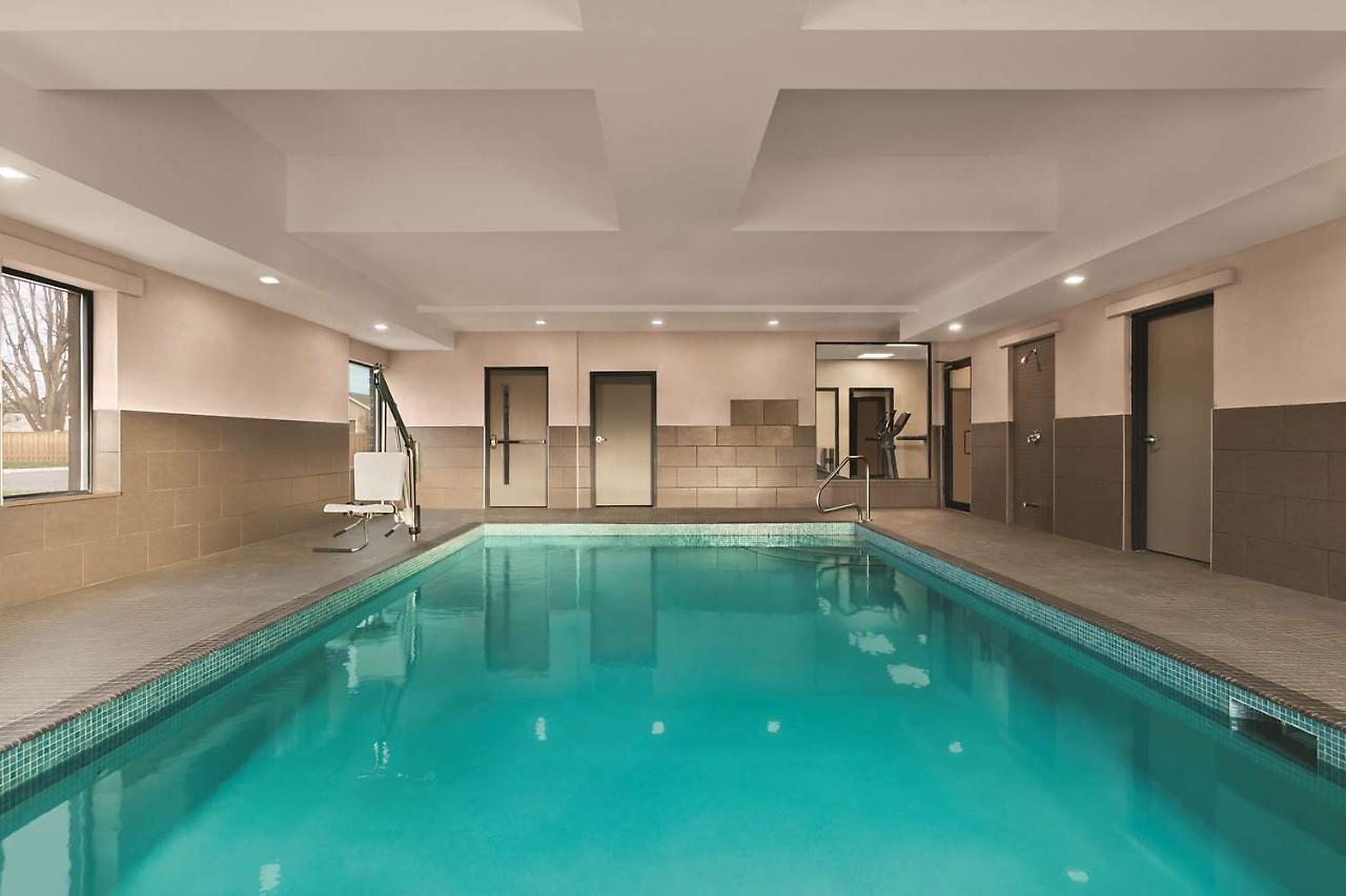 Country Inn & Suites By Radisson, Belleville, On Esterno foto