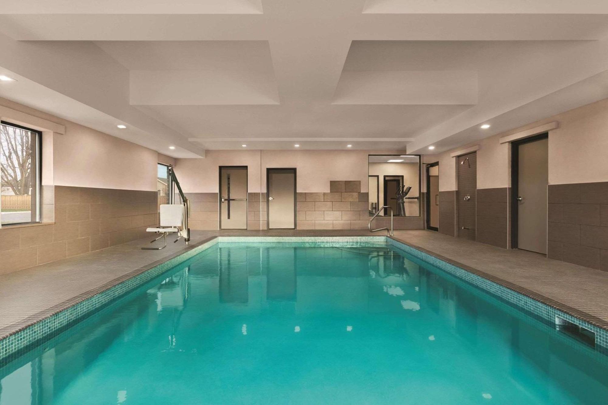 Country Inn & Suites By Radisson, Belleville, On Esterno foto