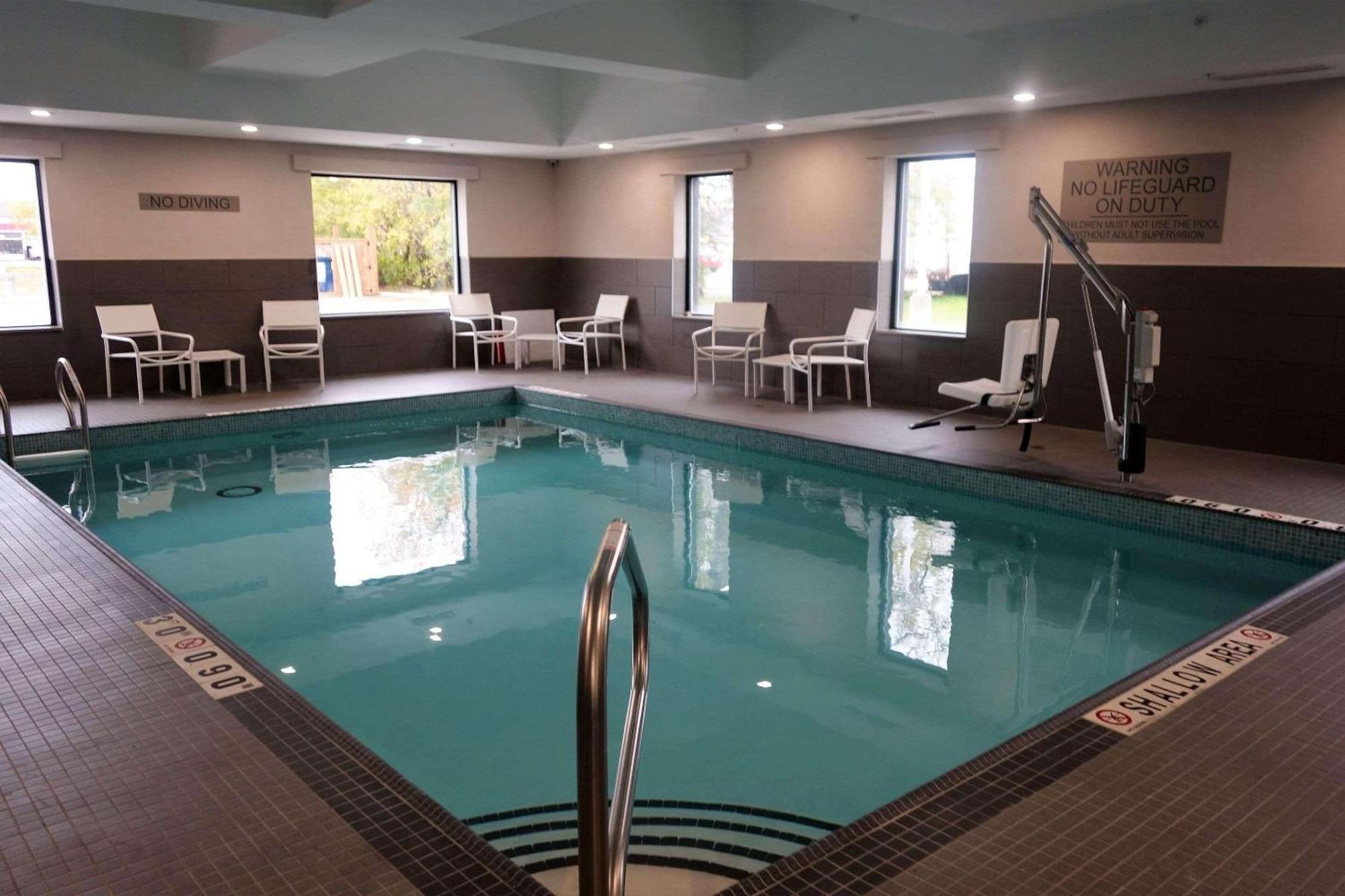 Country Inn & Suites By Radisson, Belleville, On Esterno foto