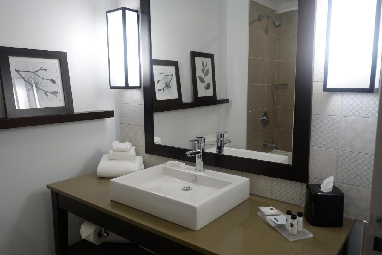 Country Inn & Suites By Radisson, Belleville, On Esterno foto
