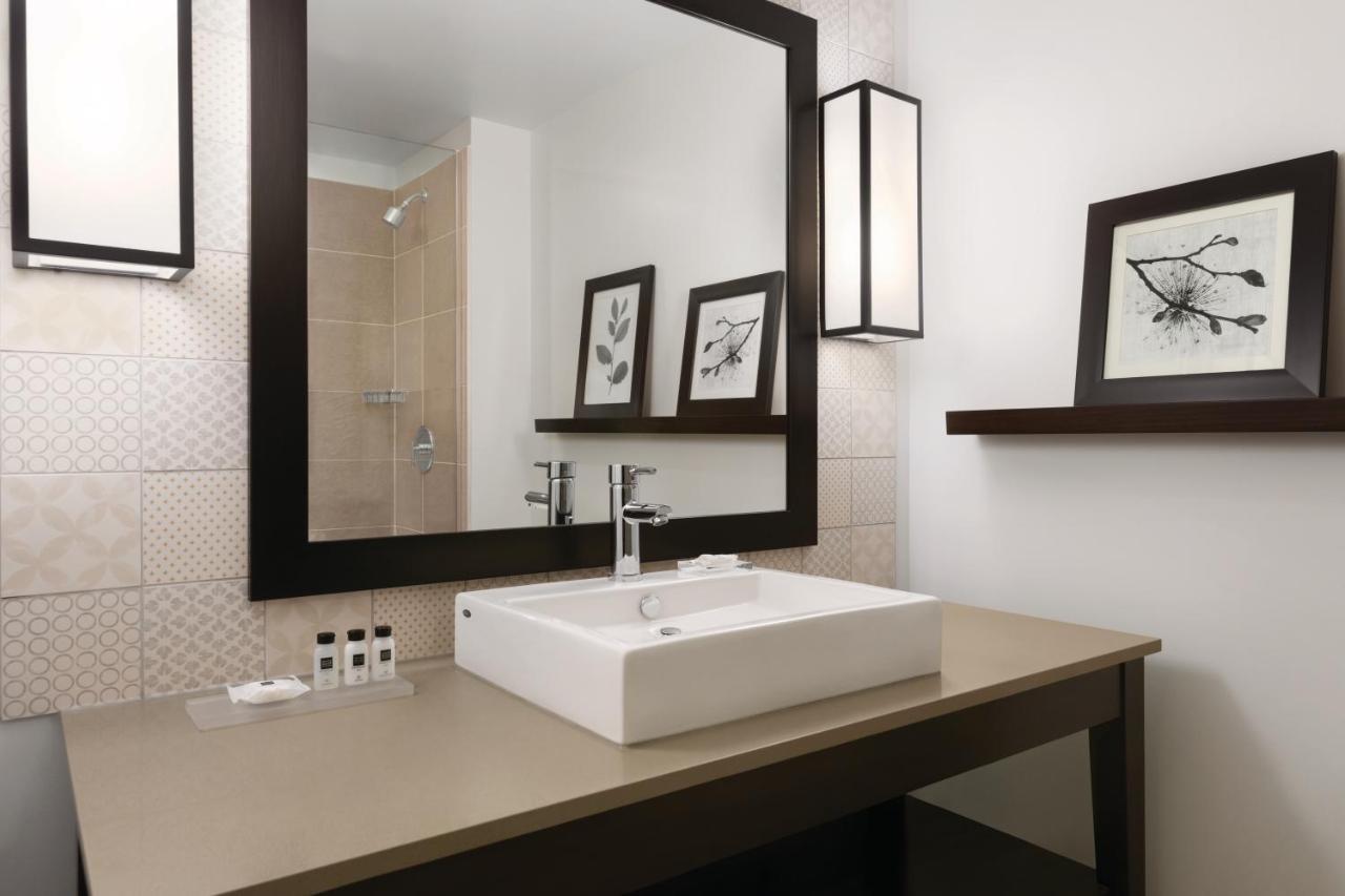 Country Inn & Suites By Radisson, Belleville, On Esterno foto